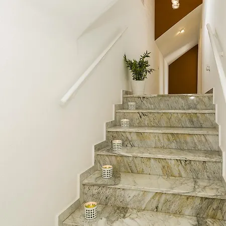 Weforyou Real Del Tivoli Two Apartament